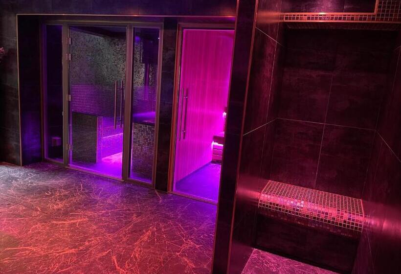 فندق Ashbys Accommodation & Spa Hire