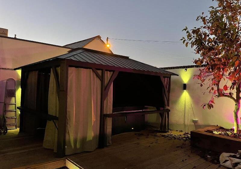 فندق Ashbys Accommodation & Spa Hire