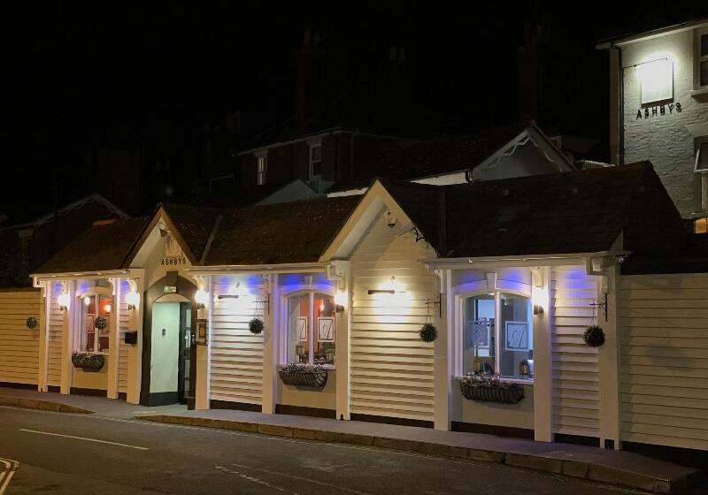 فندق Ashbys Accommodation & Spa Hire