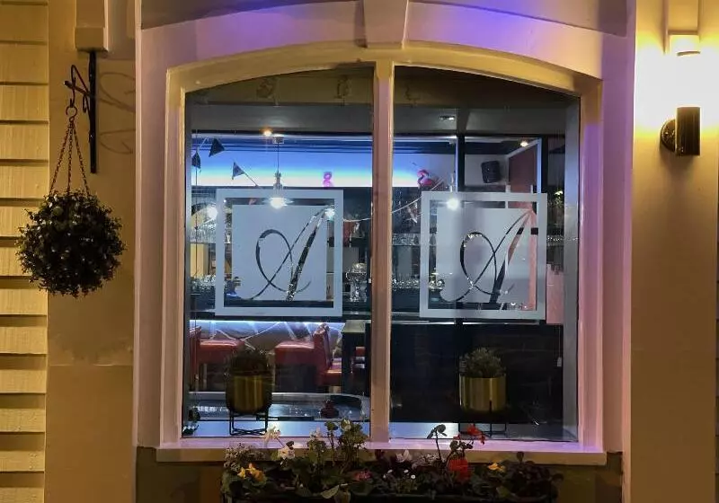 هتل Ashbys Accommodation & Spa Hire