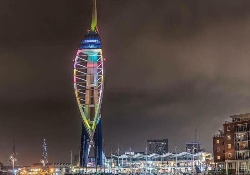 فندق Ashbys Accommodation & Spa Hire