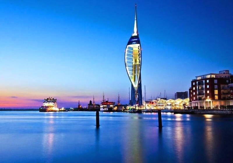 فندق Ashbys Accommodation & Spa Hire