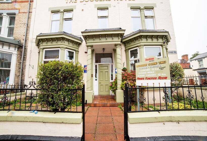 فندق The Douglas