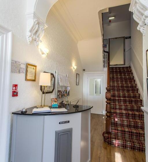 فندق The Douglas