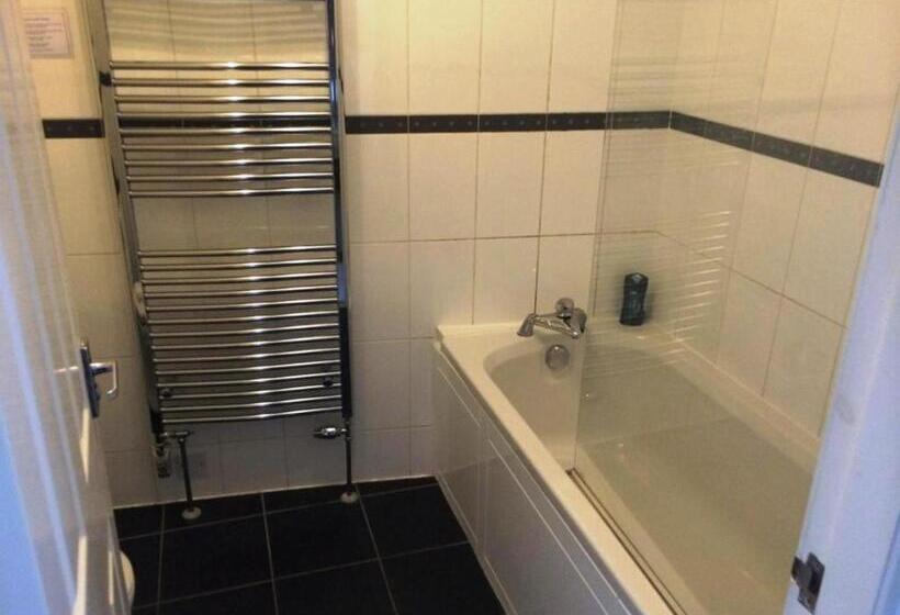 فندق The Douglas