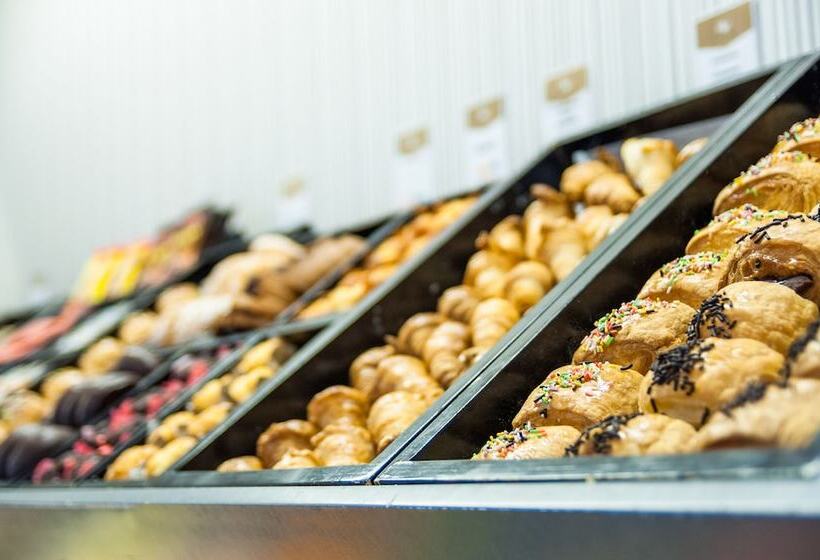 هتل Ikonik Ramblas