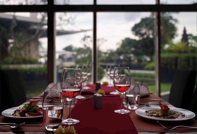 فندق Pullman Bali Legian Beach