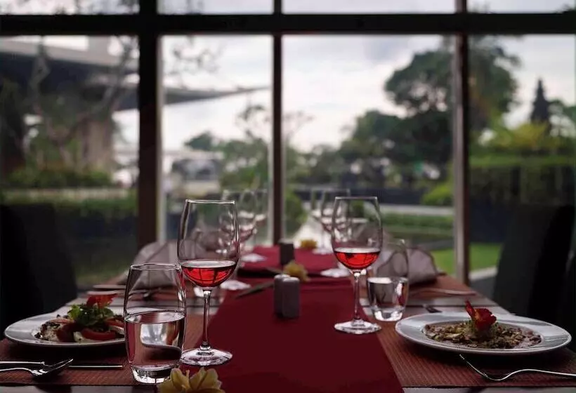 호텔 Pullman Bali Legian Beach