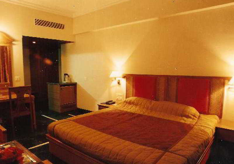 هتل Raj Vilas Place