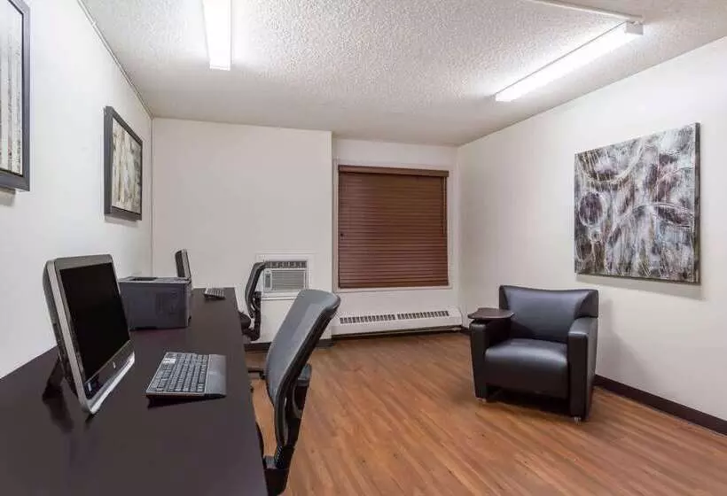 فندق Super 8 By Wyndham Sherwood Park/edmonton Area