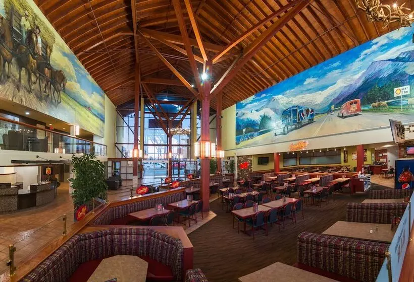 فندق Super 8 By Wyndham Sherwood Park/edmonton Area