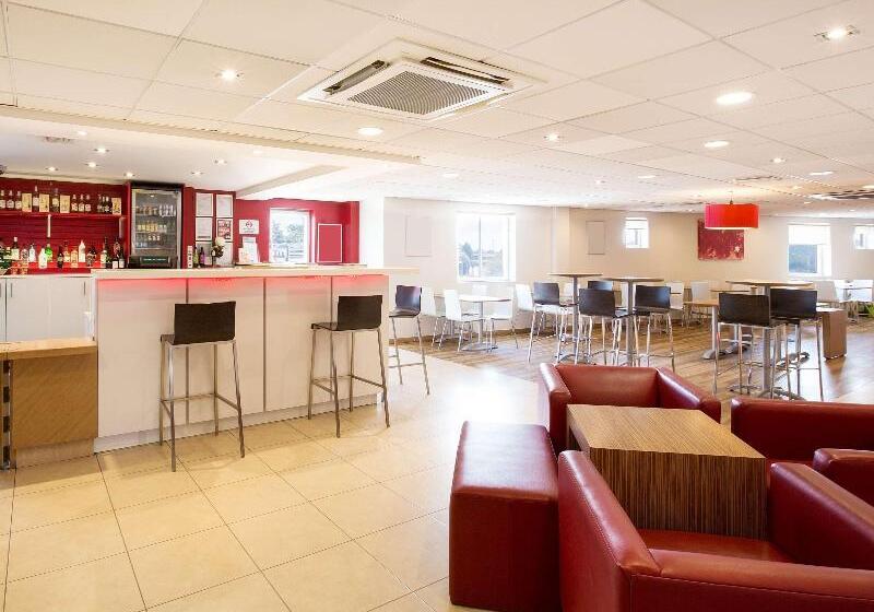 호텔 Travelodge Chelmsford