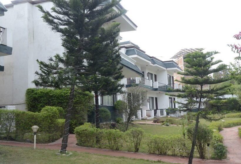 Отель Van Durga Villas & Suites