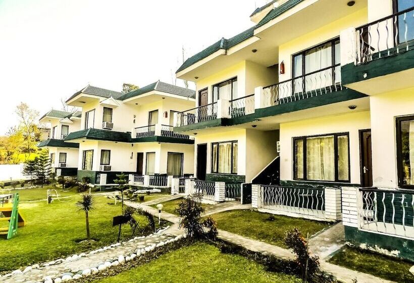 Отель Van Durga Villas & Suites