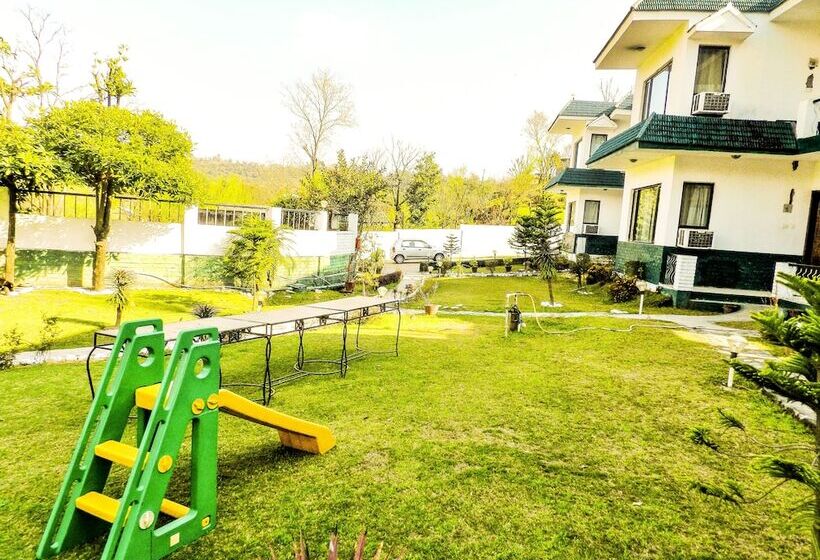 Отель Van Durga Villas & Suites