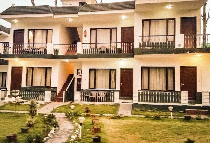 Отель Van Durga Villas & Suites