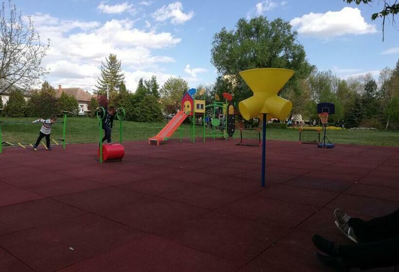 פנסיון Kemencés Vendégház