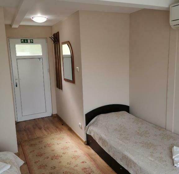 פנסיון Villa Aqua