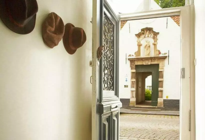 B&b Alphabet   Luxury Guesthouse And Art Gallery