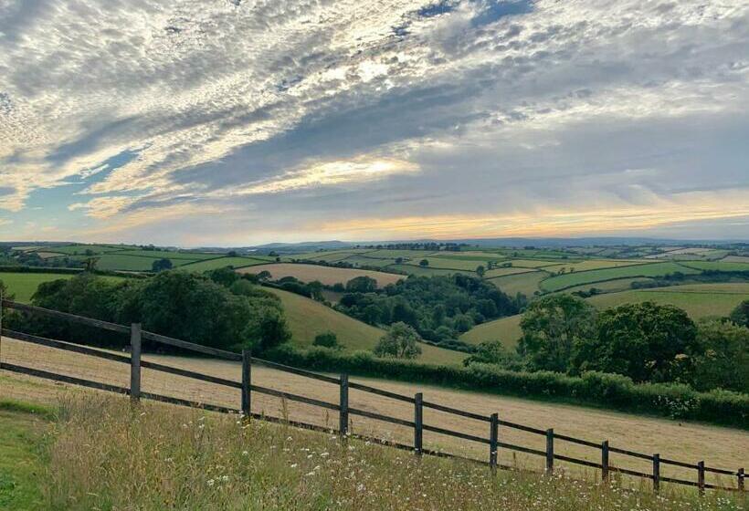 Bed and Breakfast Kerswell Farmhouse