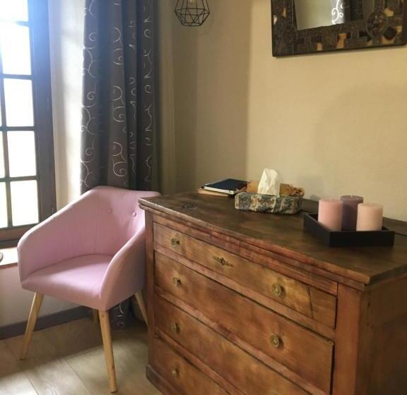 ベッドアンドブレックファースト La Commanderie