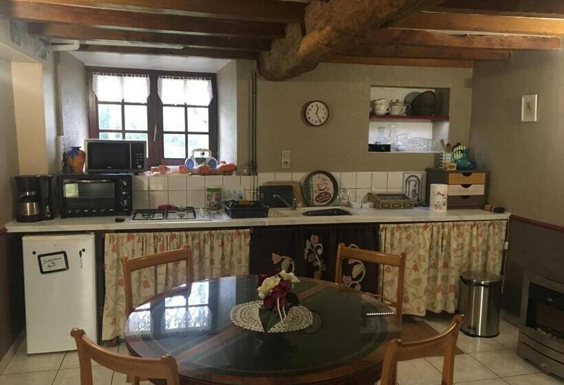 ベッドアンドブレックファースト La Commanderie