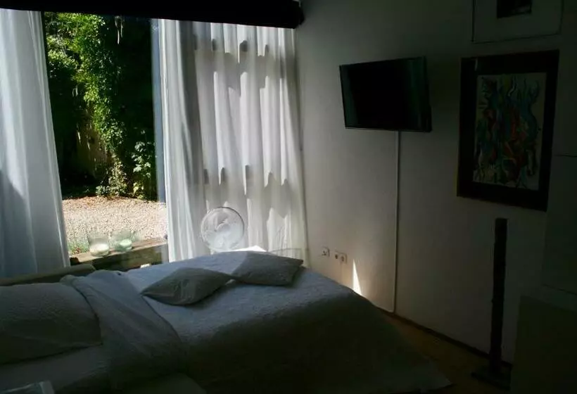 Aamiaismajoitus (B&B) Room Art Lovers