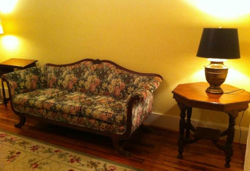 فندق صغير Brooks House Suites