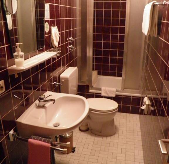 مبيت وإفطار Gasthof Walhalja