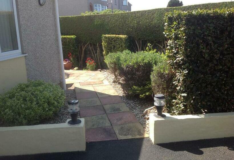 تختخواب و صبحانه Crossroads