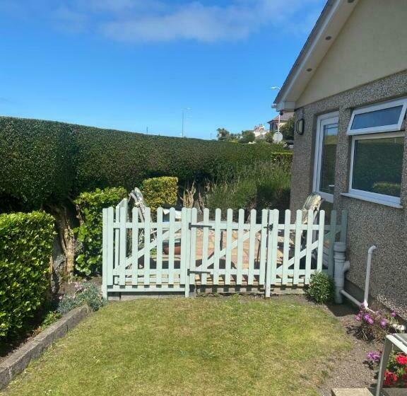 تختخواب و صبحانه Crossroads