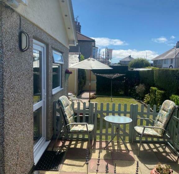 تختخواب و صبحانه Crossroads