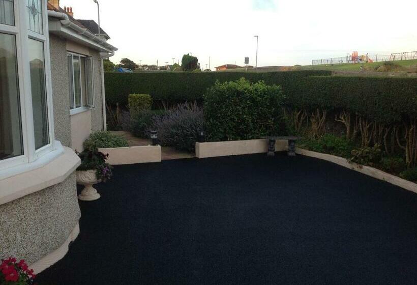 تختخواب و صبحانه Crossroads