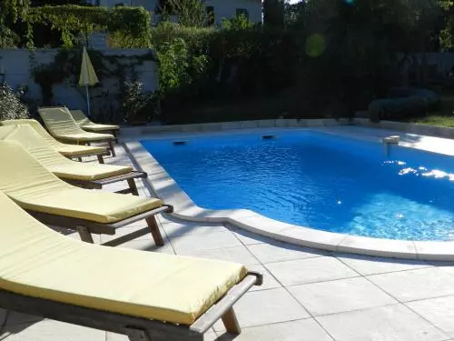 Aamiaismajoitus (B&B) Les Broussous