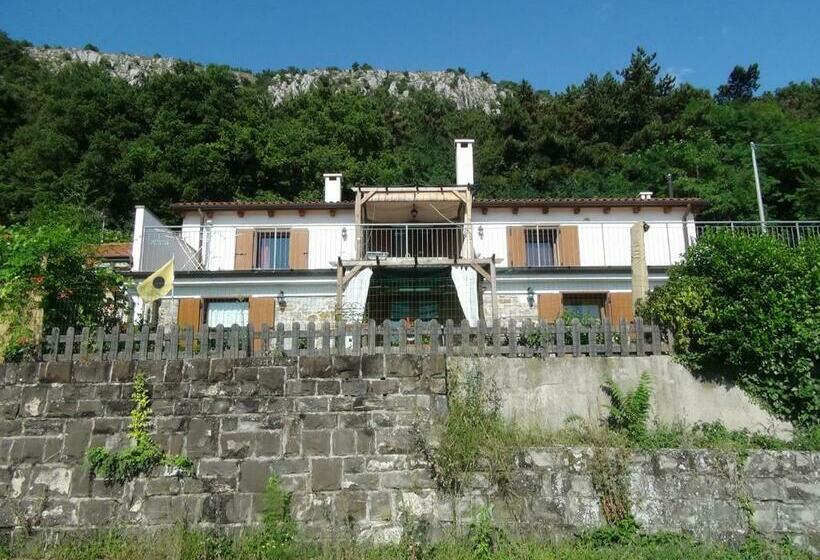 مبيت وإفطار Bellavista Trieste