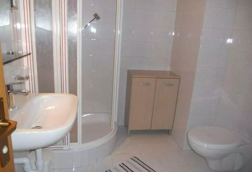 ペンション Gasthof Zum Roessl