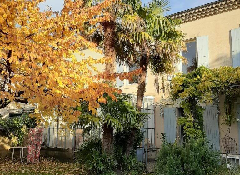 פנסיון Maison Saint James