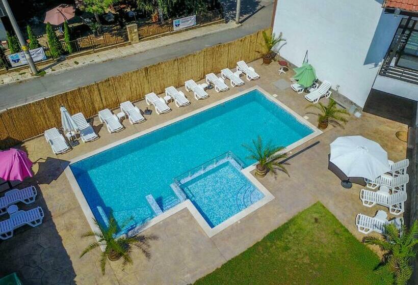 ホテル Chernomorets