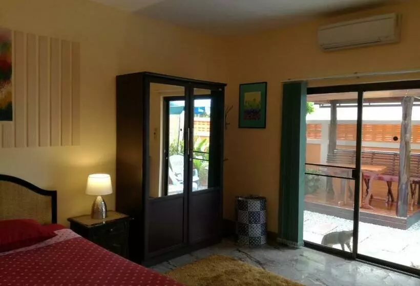 Majatalo Lonops Gay Paradise