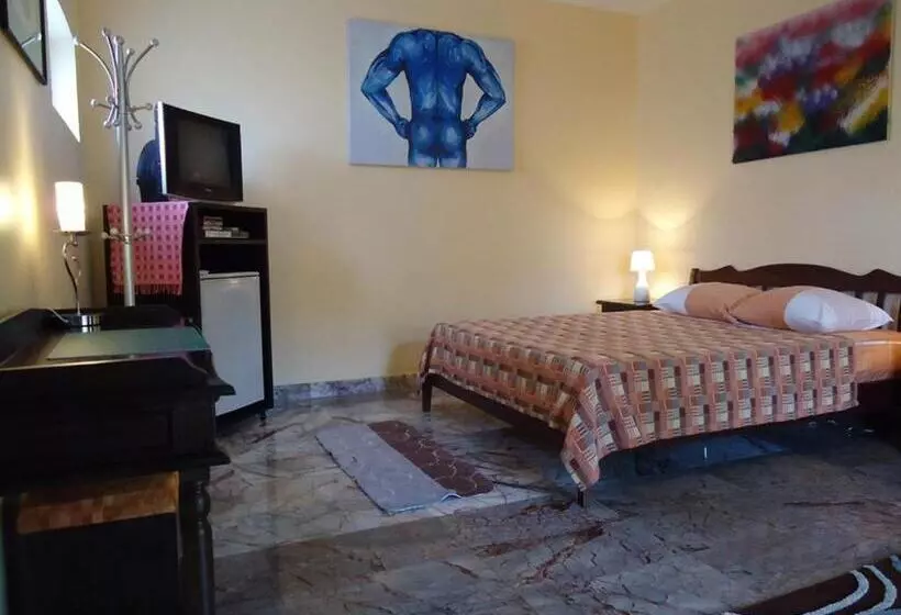 Majatalo Lonops Gay Paradise