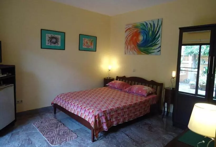 Majatalo Lonops Gay Paradise