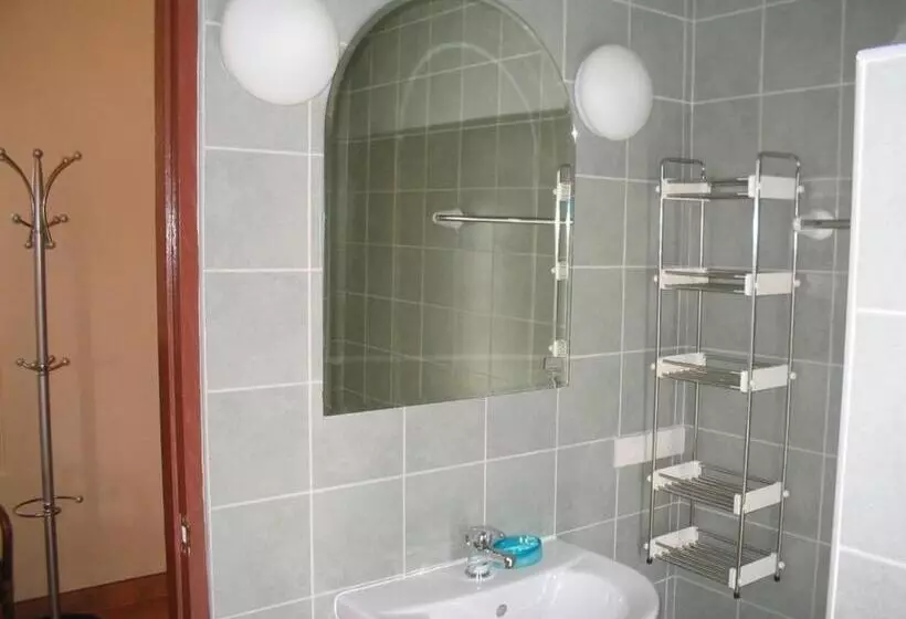 Majatalo Lonops Gay Paradise