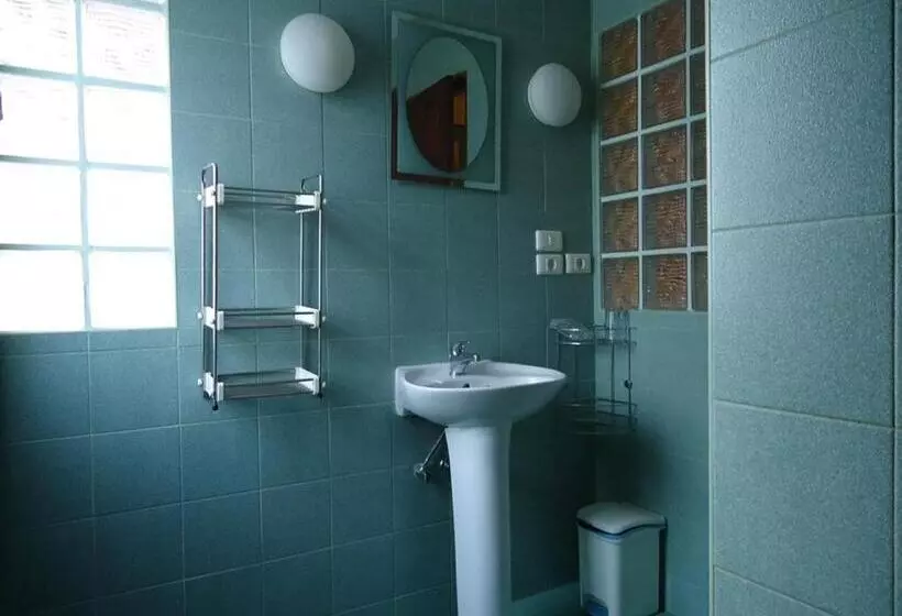 Majatalo Lonops Gay Paradise