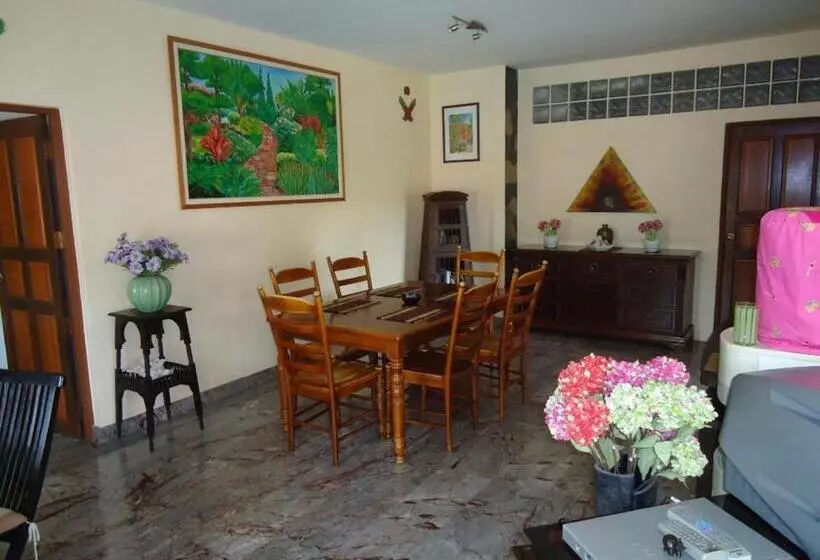 Majatalo Lonops Gay Paradise