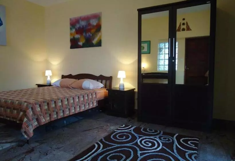 Majatalo Lonops Gay Paradise