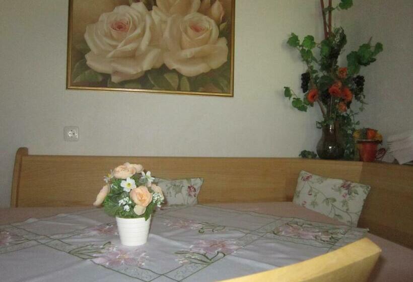 مبيت وإفطار Haus Jochum