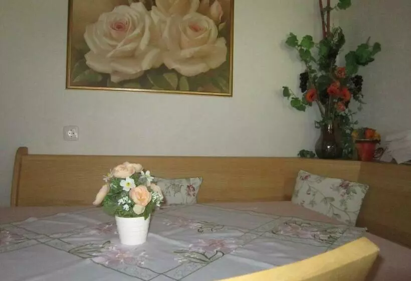 Aamiaismajoitus (B&B) Haus Jochum