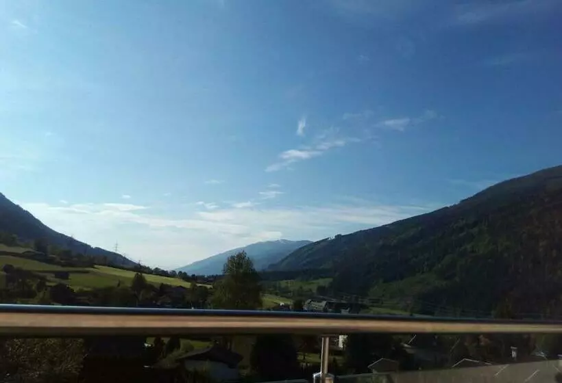 Aamiaismajoitus (B&B) Haus Kolbnitz