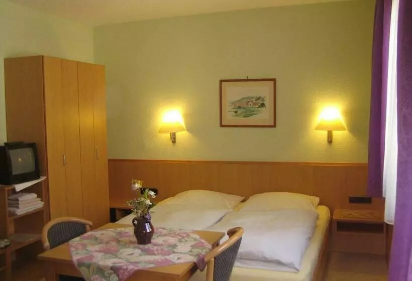 Hotelli Gasthofmetzgerei Rotes Ross