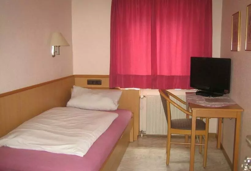 Hotelli Gasthofmetzgerei Rotes Ross